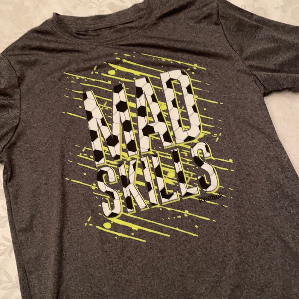 Reebok t shirt boys size M 10-12 “Mad Skills”